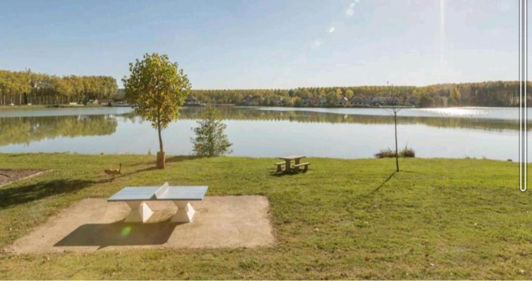 Appartement Au Calme Face Au Lac Марсиак Екстериор снимка